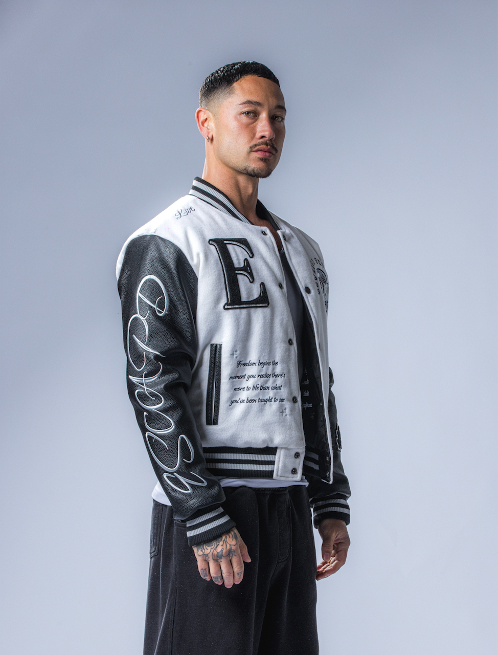 Model is 5’11 / 180cm and wears a size M
