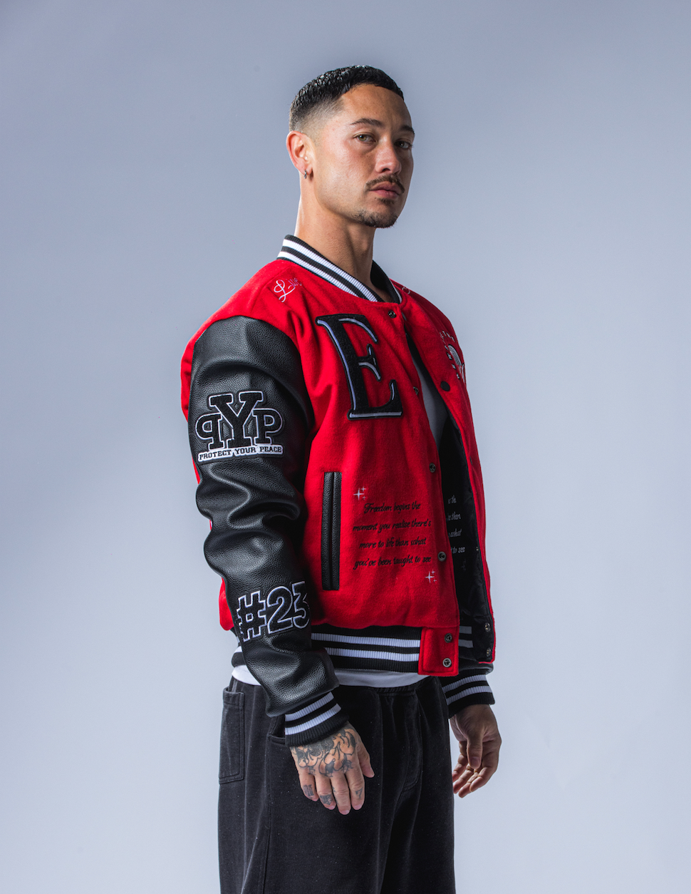 Model is 5’11 / 180cm and wears a size M
