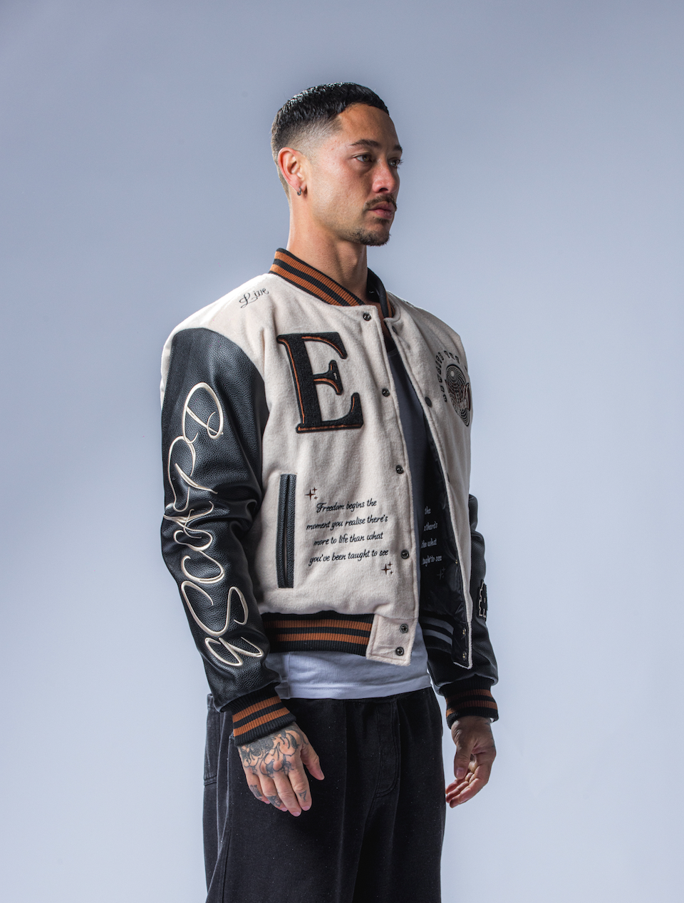 Model is 5’11 / 180cm and wears a size M
