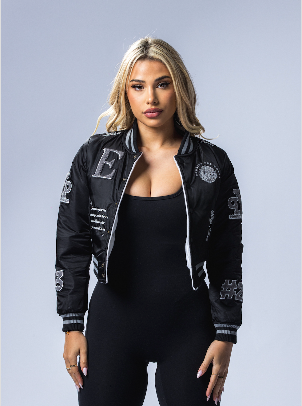 Model is 5’4 / 162cm and wears a size S
