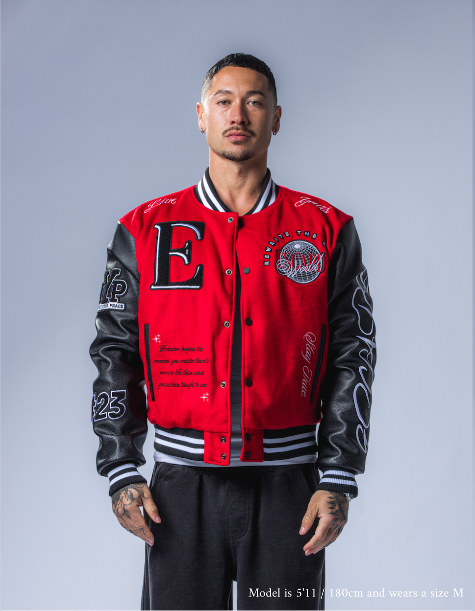 Model is 5’11 / 180cm and wears a size M
